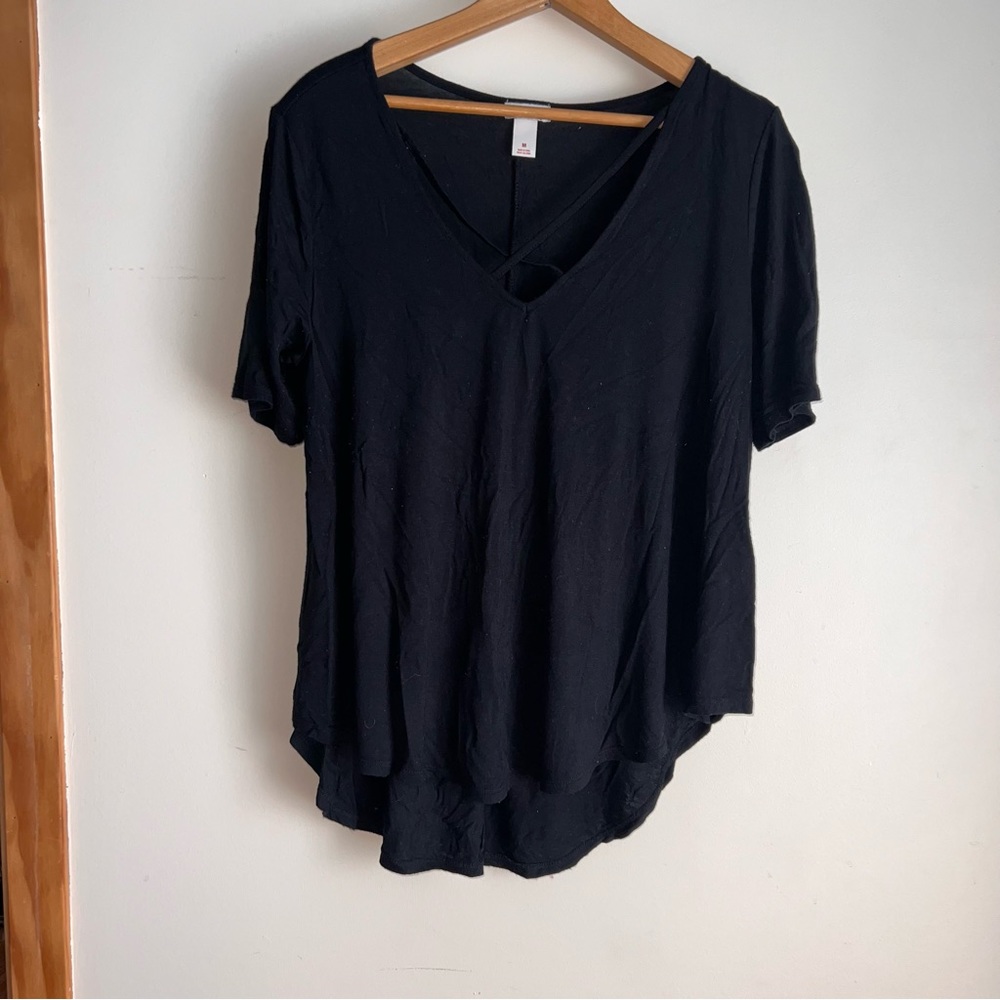 Lovefire Black Crisscross Neckline Short Sleeve Tshirt Top
• Size Medium